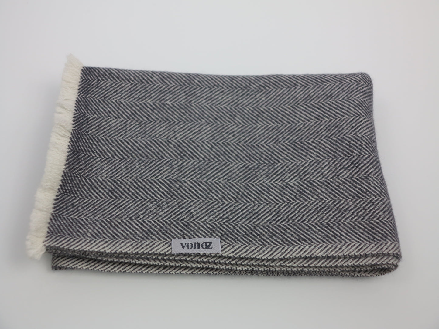 Avi – Herringbone Cashmere Muffler