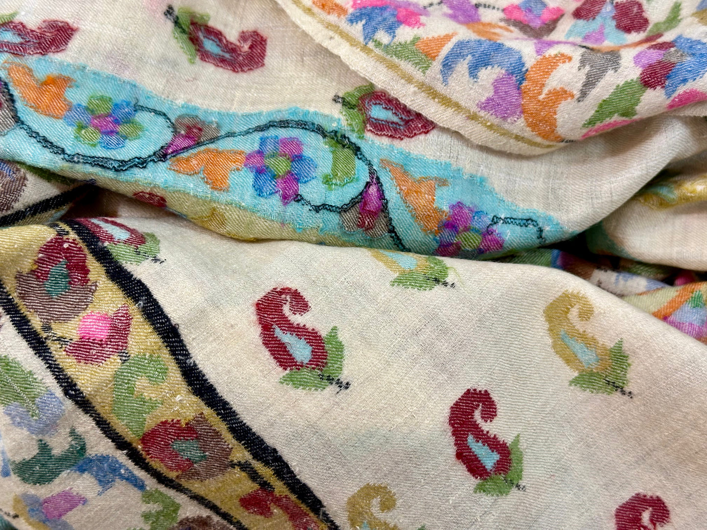 Kani Cashmere Shawl - One Paisley creme