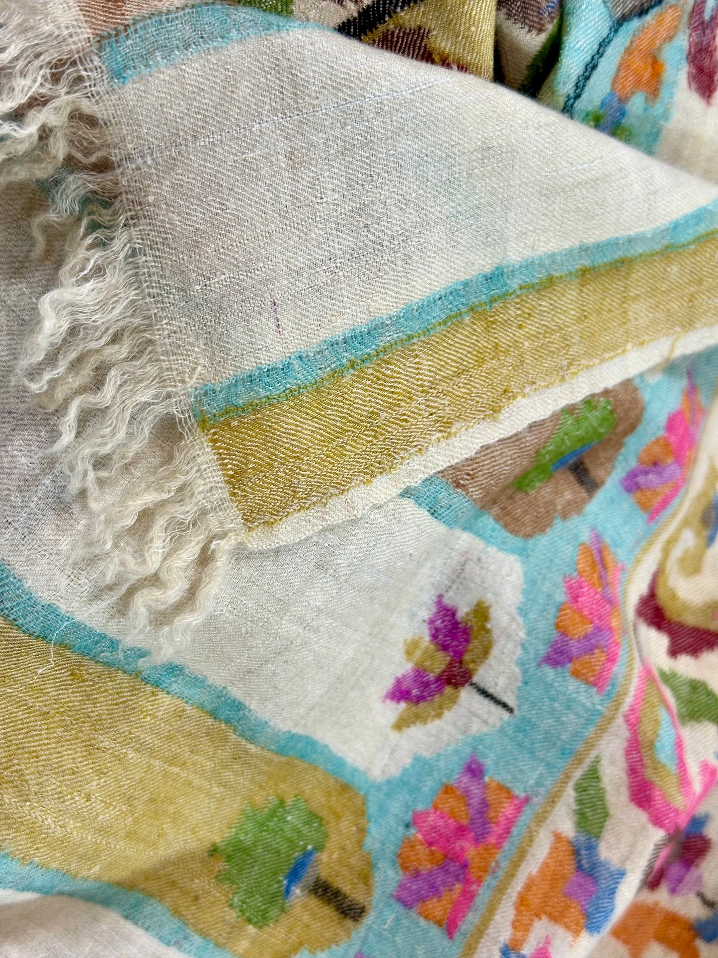 Kani Cashmere Shawl - One Paisley creme