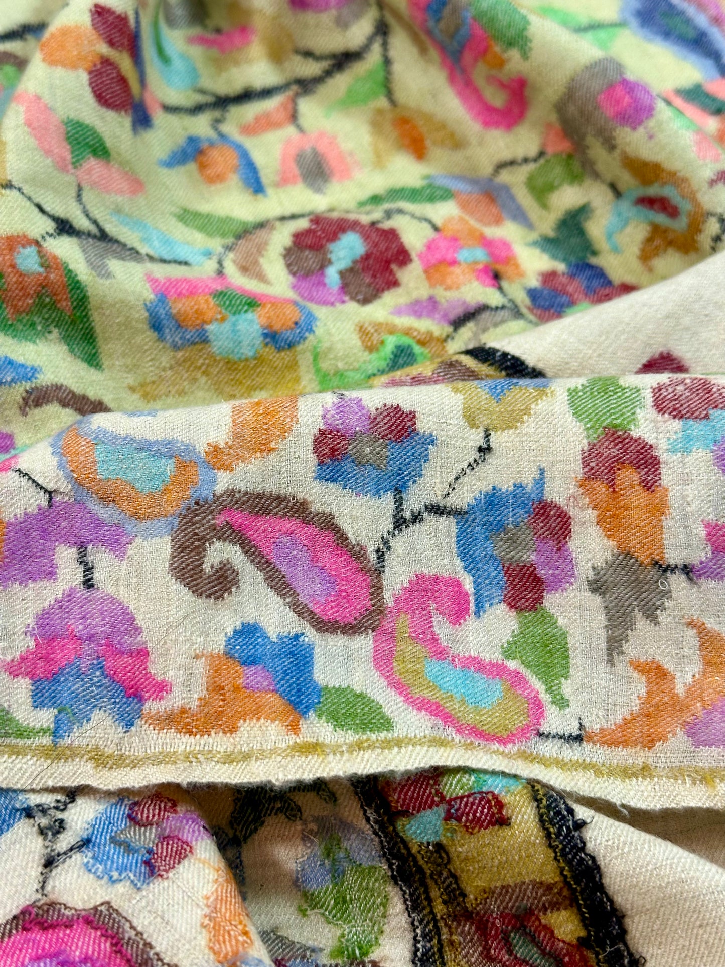 Kani Cashmere Shawl - One Paisley creme